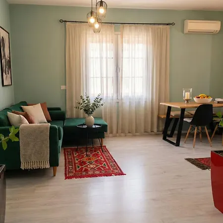 Artist Center Hotel *