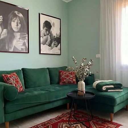 Artist Center Hotel *