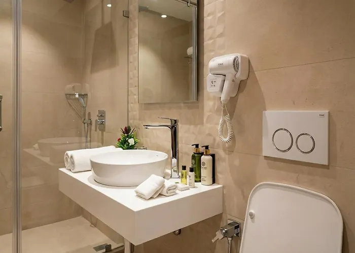 Artist Center Hotel *