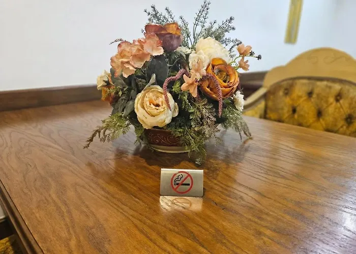 Artist Center Hotel *