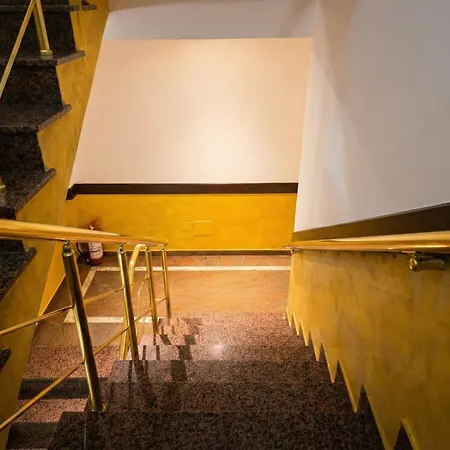 Artist Center Szálloda Tirana