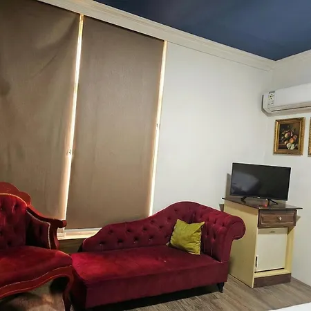 מלון Artist Center