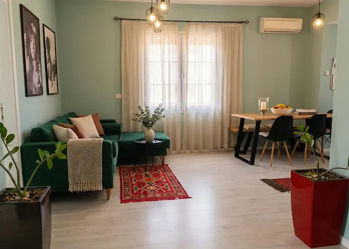 Artist Center 酒店 *