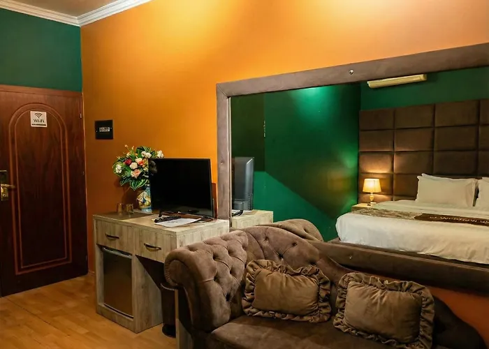 Artist Center * 地拉那