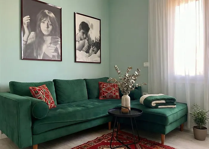 Artist Center 酒店 *