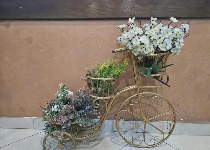 Artist Center Hotel *