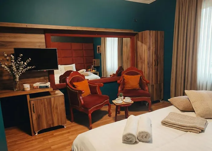 Artist Center Hotel *