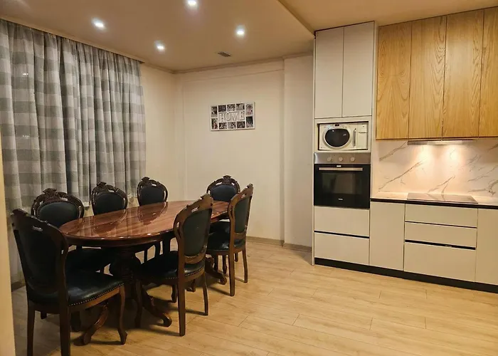 Artist Center 酒店 *